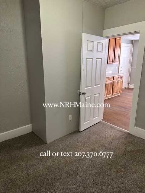 71 Broad St - Photo 4 of 18