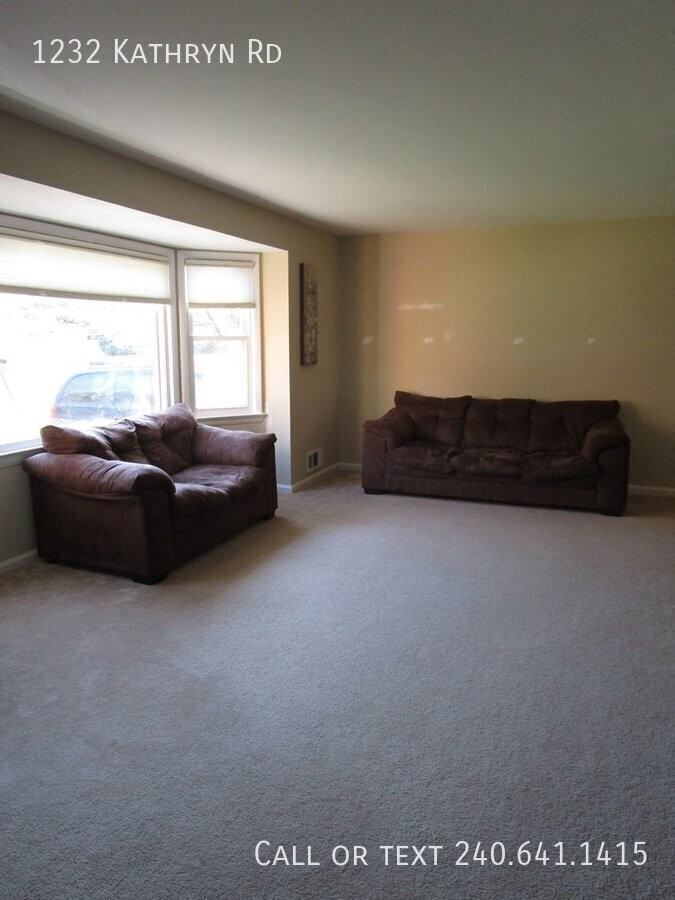 1232 Kathryn Rd - Photo 2 of 15