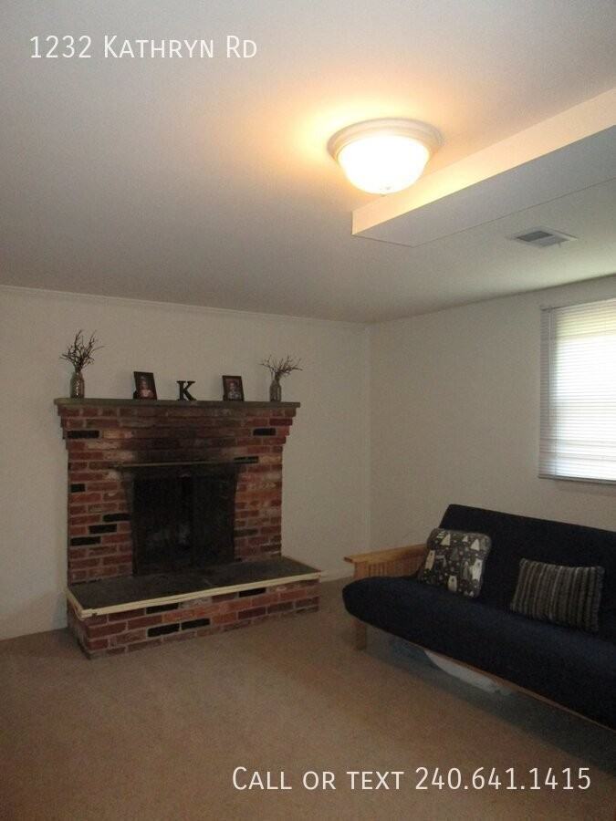 1232 Kathryn Rd - Photo 3 of 15