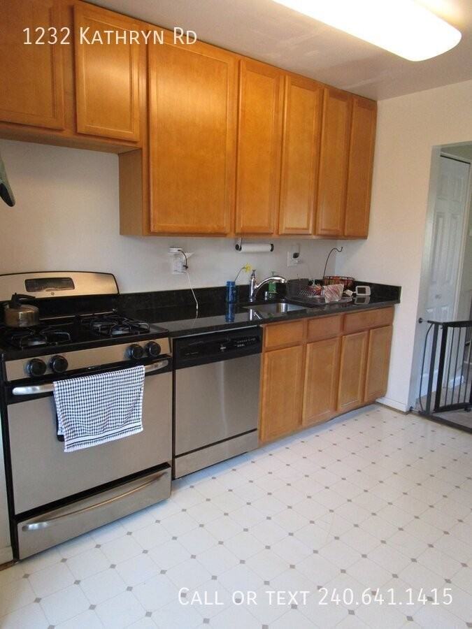 1232 Kathryn Rd - Photo 5 of 15