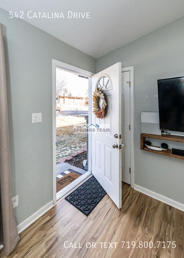 542 Catalina Dr - Photo 2 of 16