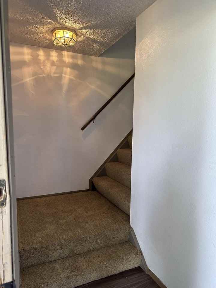 N Ocosta Street (618) - Photo 2 of 16