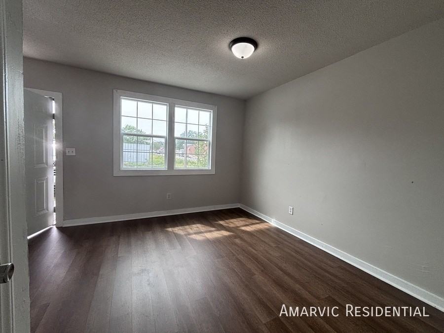 656 Dr Martin Luther King Jr Blvd #10 - Photo 4 of 9