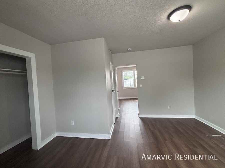 656 Dr Martin Luther King Jr Blvd #10 - Photo 5 of 9