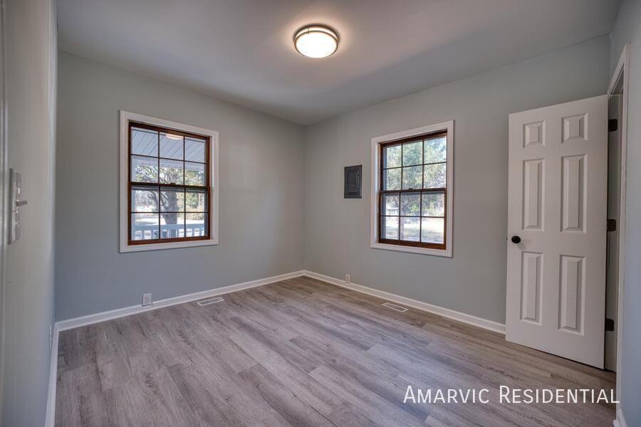 3541 Zeno St - Photo 7 of 10