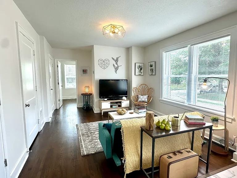 5345 Quincy St #C - Photo 4 of 10