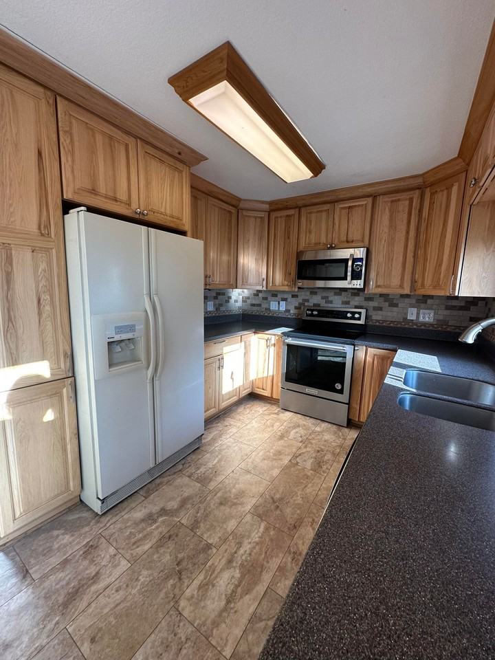 2068 Bridgewater Dr - Photo 5 of 25