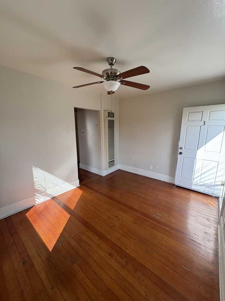 1027-1031 21st Street - LT - Photo 6 of 18