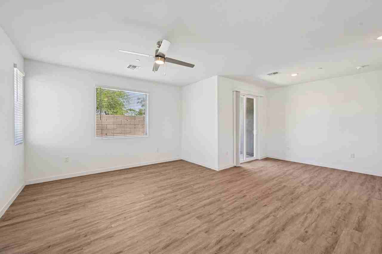 2115 E Jennifer Lynn Way - Photo 3 of 50