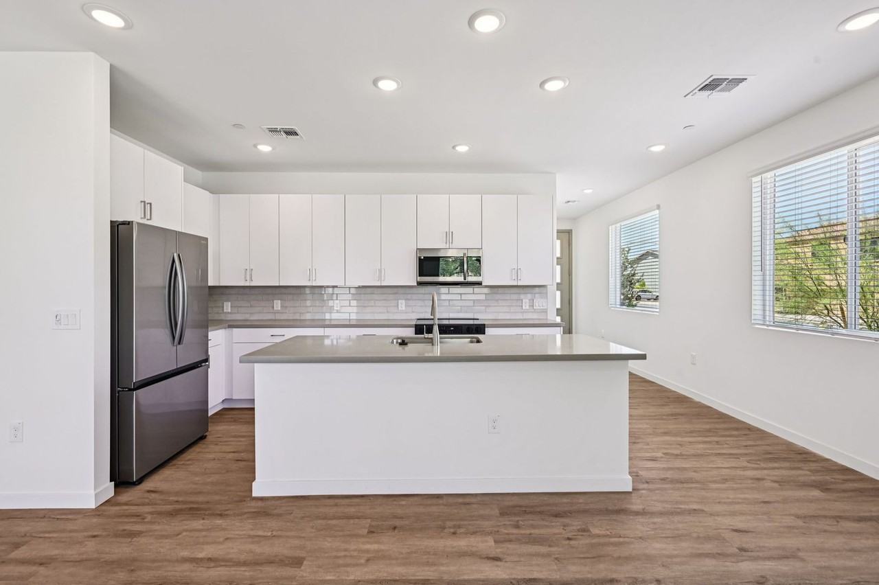 2115 E Jennifer Lynn Way - Photo 4 of 50