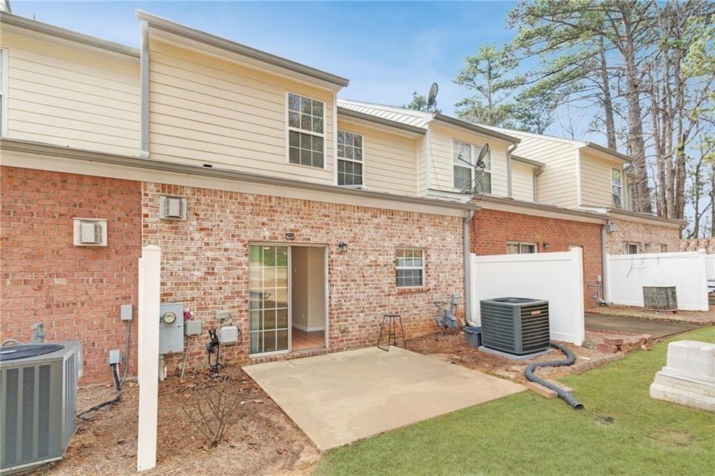 1102 Pleasant Oaks Court - Photo 3 of 50