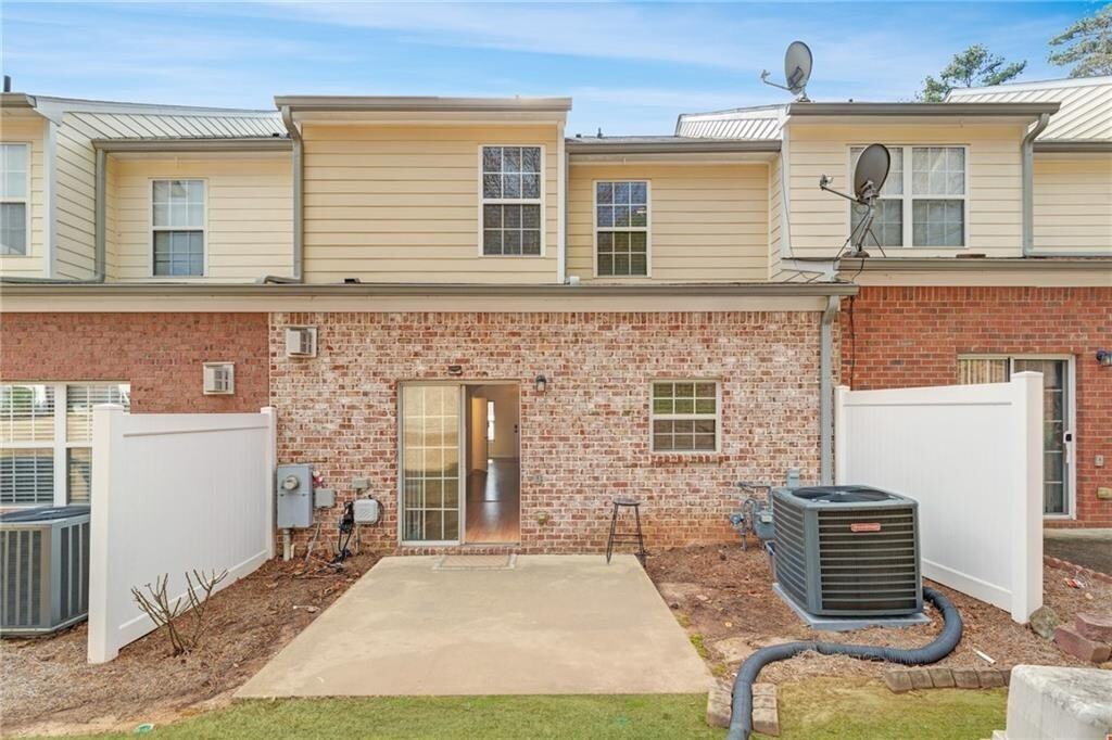 1102 Pleasant Oaks Court - Photo 5 of 50