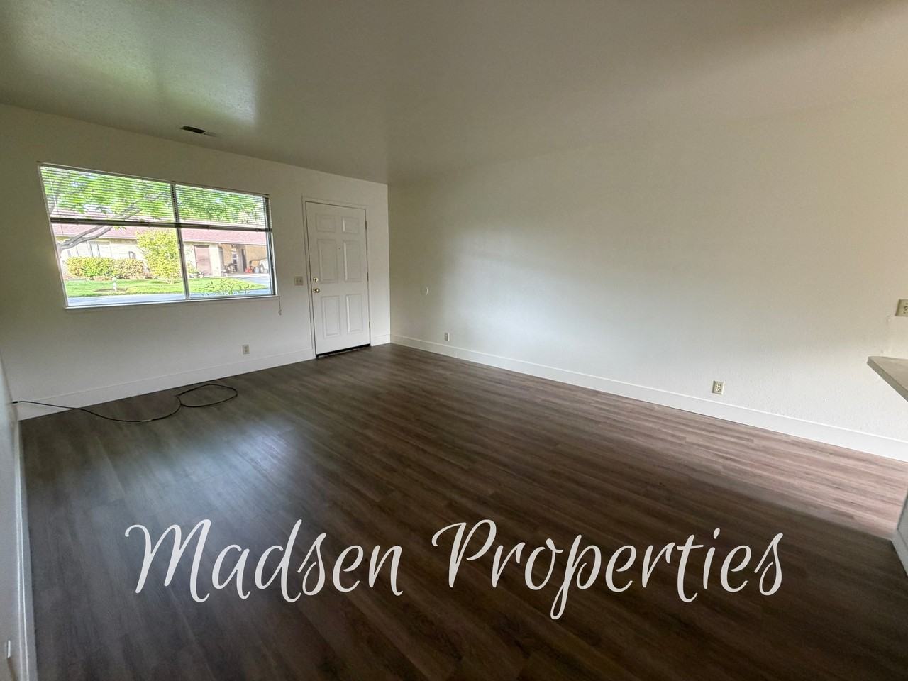 205 W Lassen Avenue - Photo 3 of 16
