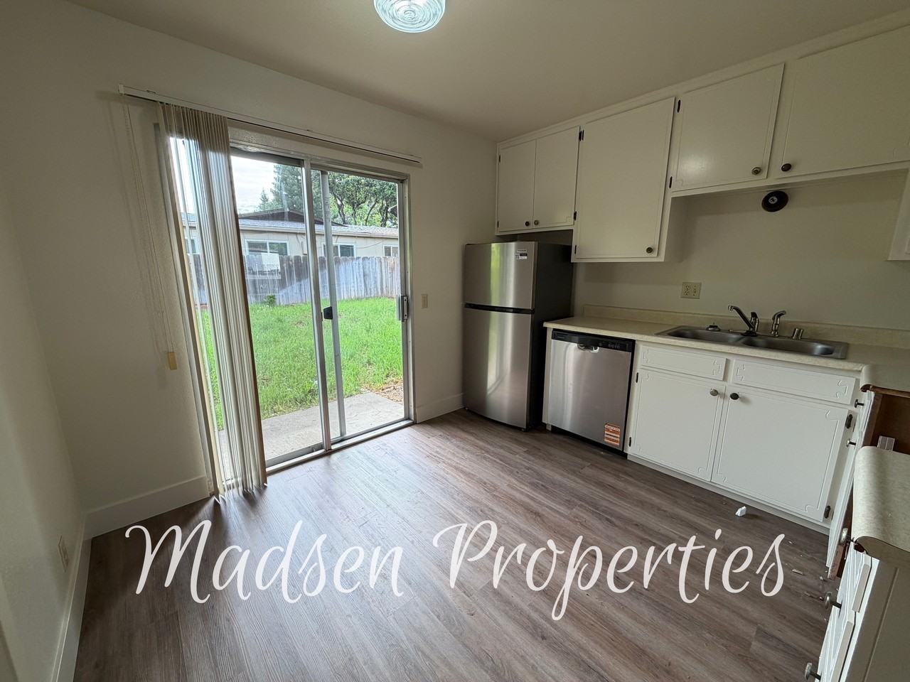 205 W Lassen Avenue - Photo 5 of 16