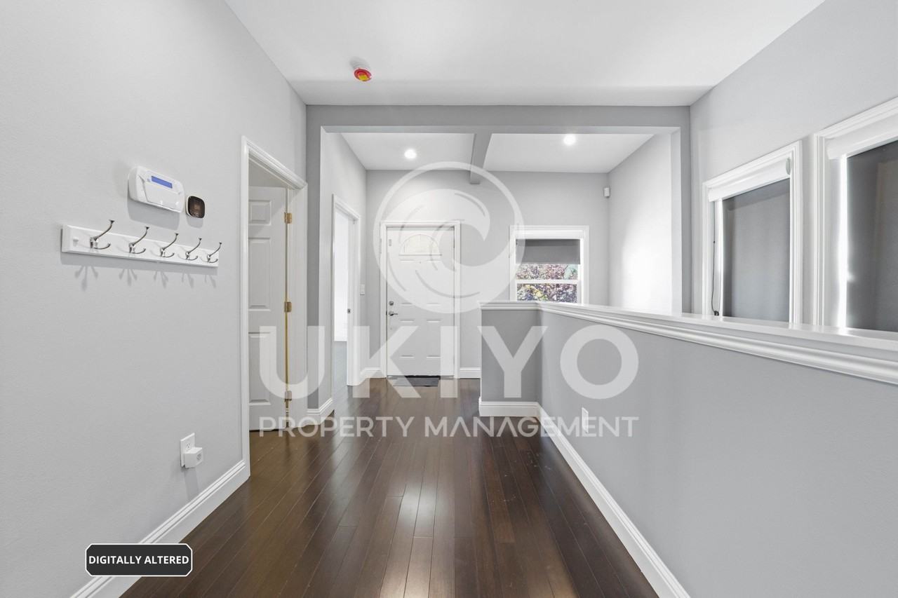 1123 30th Street - Photo 3 of 50