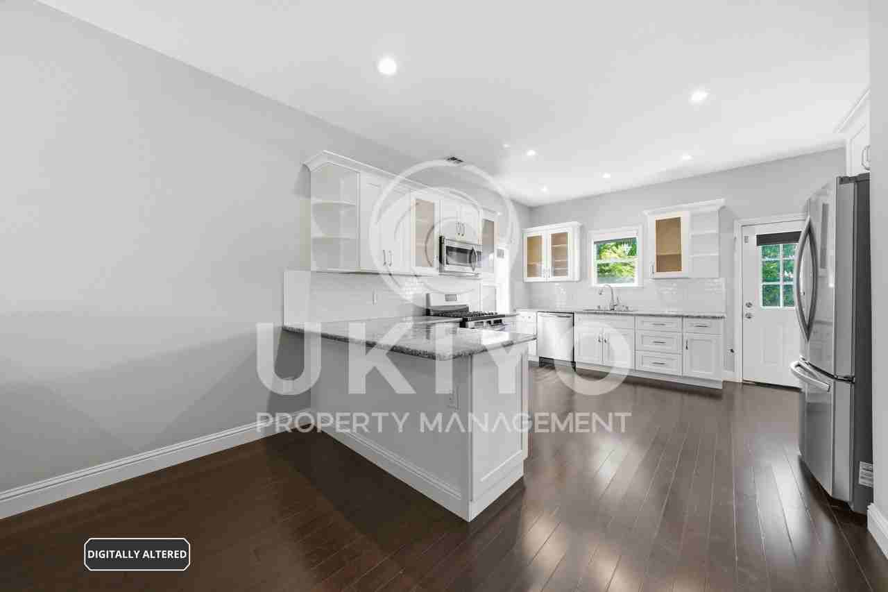 1123 30th Street - Photo 5 of 50