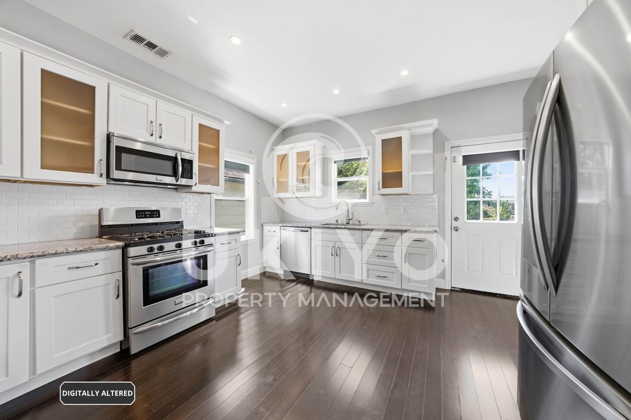 1123 30th Street - Photo 7 of 50