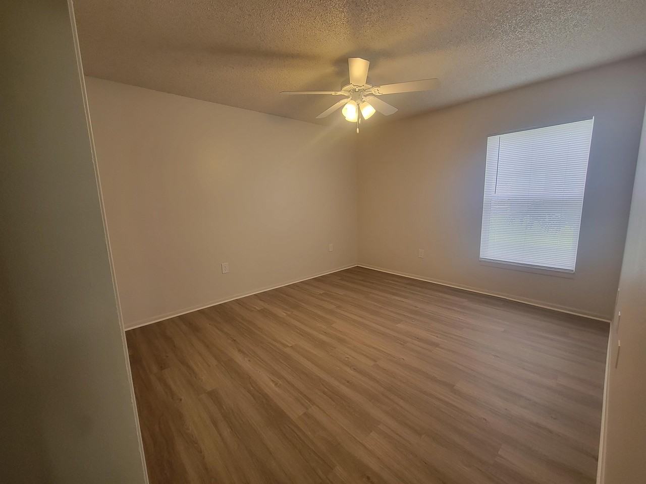 13-102 - Photo 3 of 8