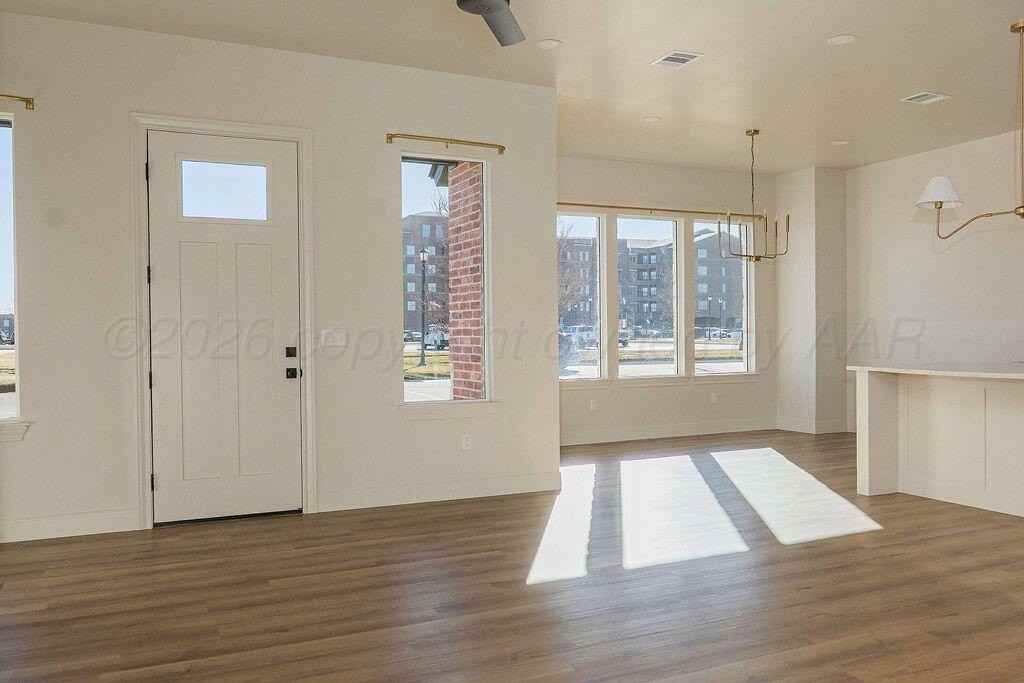 5512 Union Sq - Photo 4 of 34