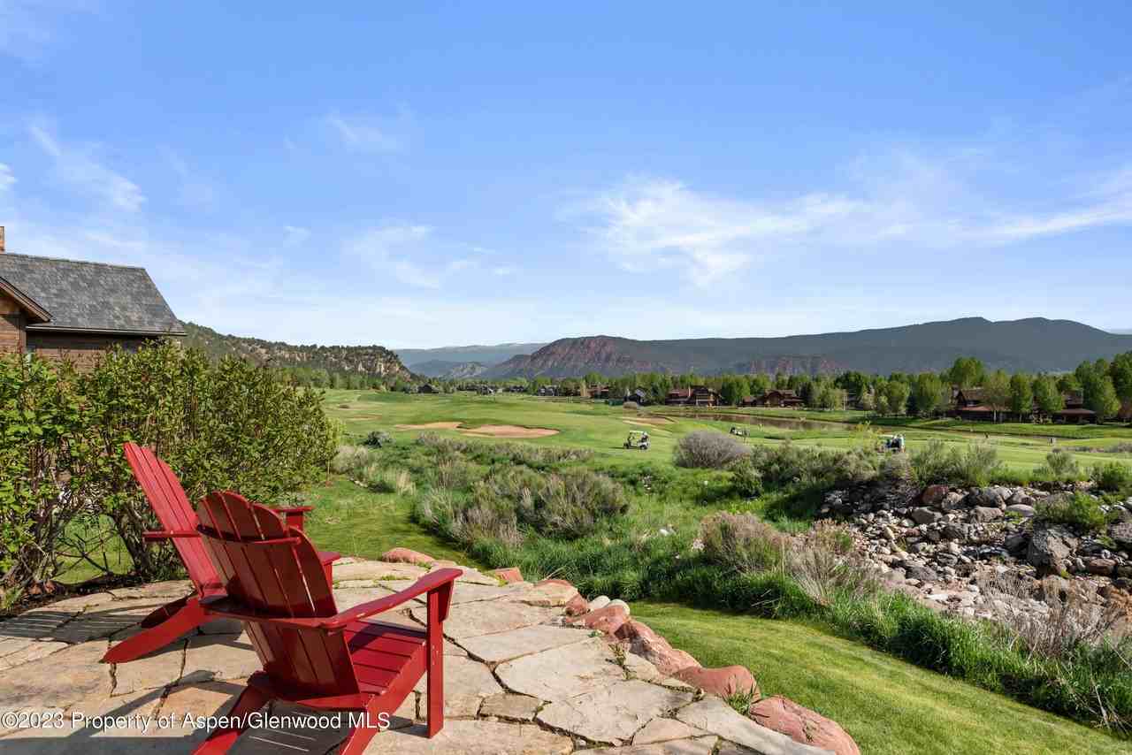 4072 Crystal Bridge Dr - Photo 5 of 32