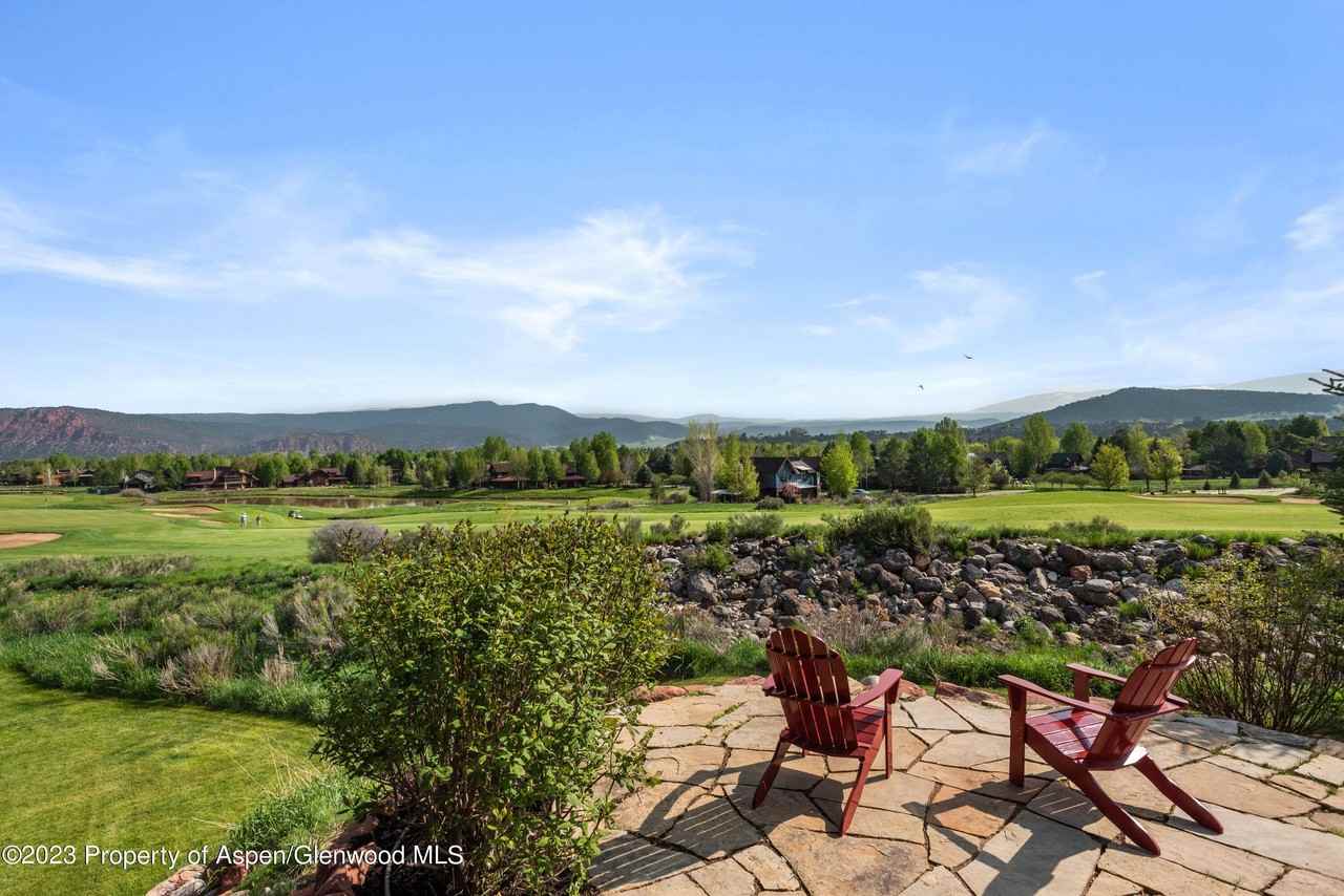 4072 Crystal Bridge Dr - Photo 7 of 32