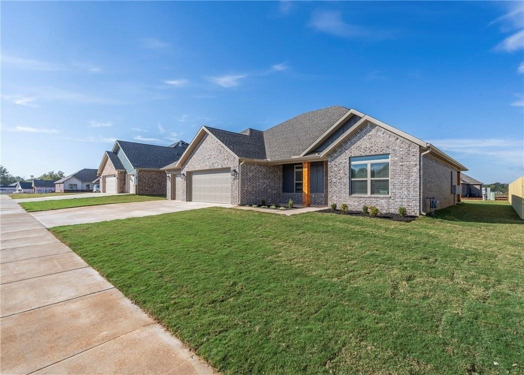 87 N Banner Ave - Photo 2 of 33