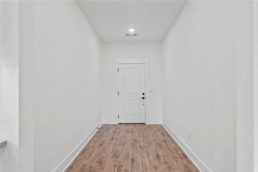 110 N Banner Ave - Photo 7 of 29