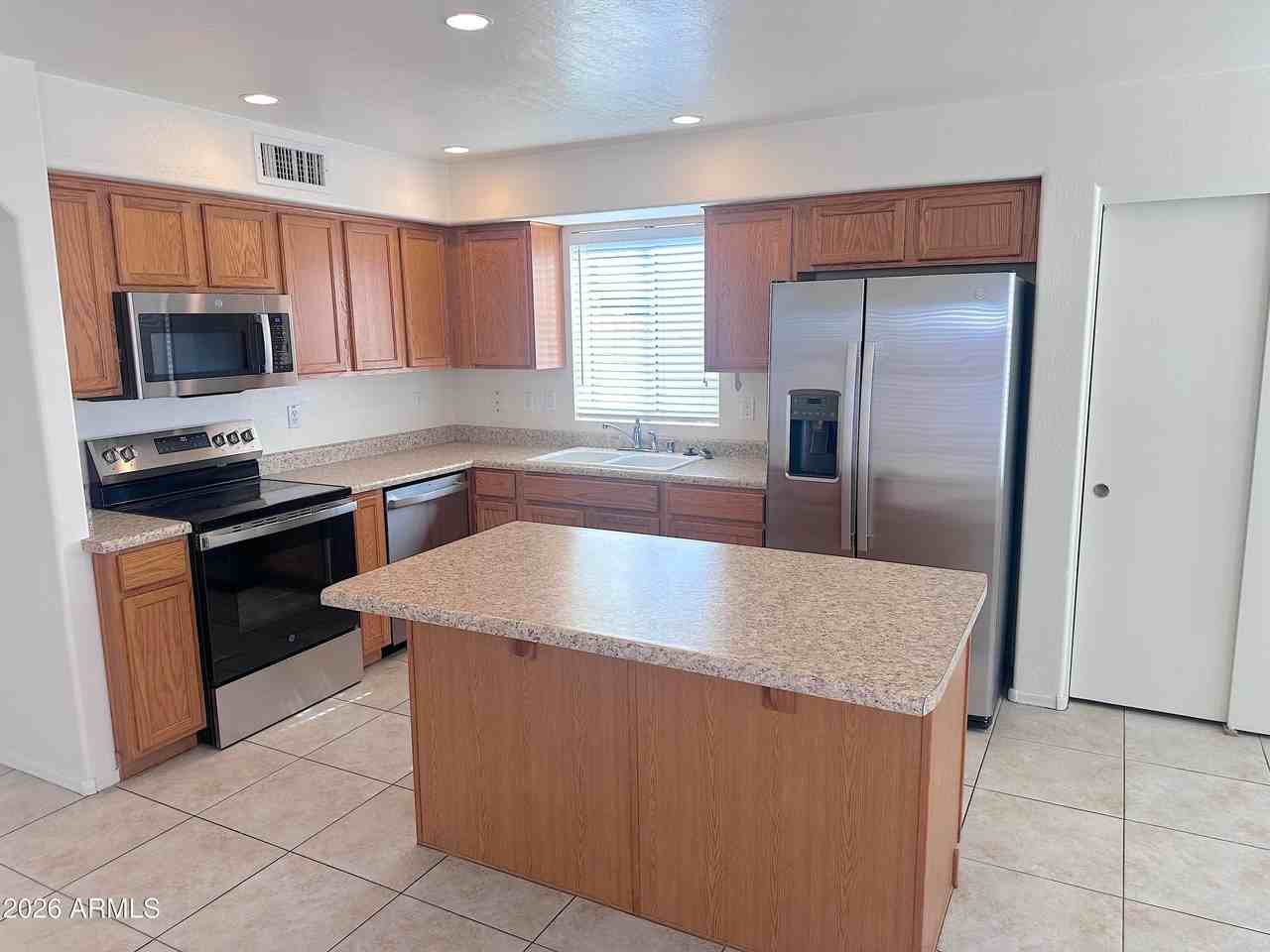4106 E Chambers St - Photo 7 of 33