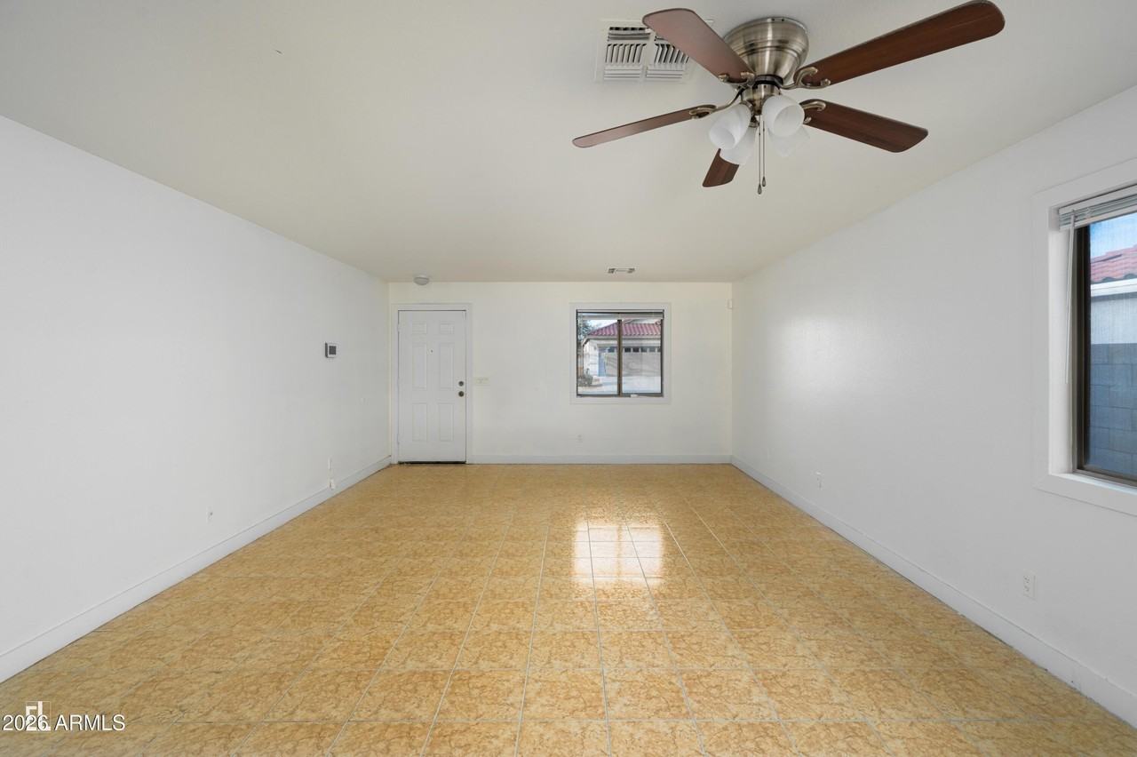 11825 W Edgemont Ave - Photo 6 of 27