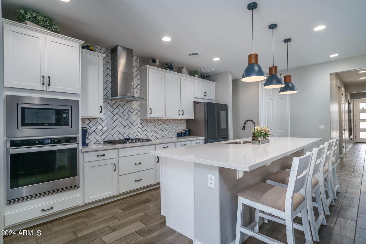 11987 S 172nd Ave - Photo 4 of 43