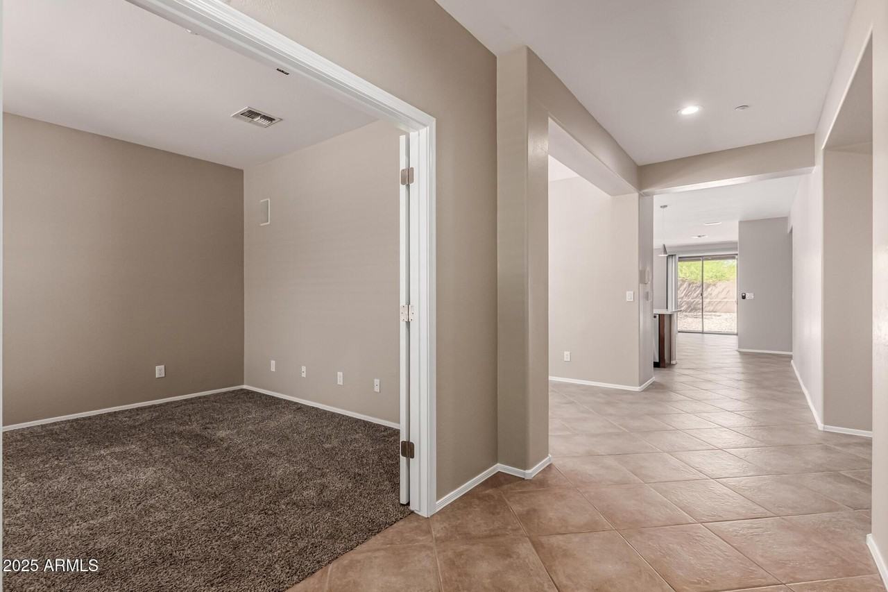 1744 W Turtle Hill Dr - Photo 5 of 34