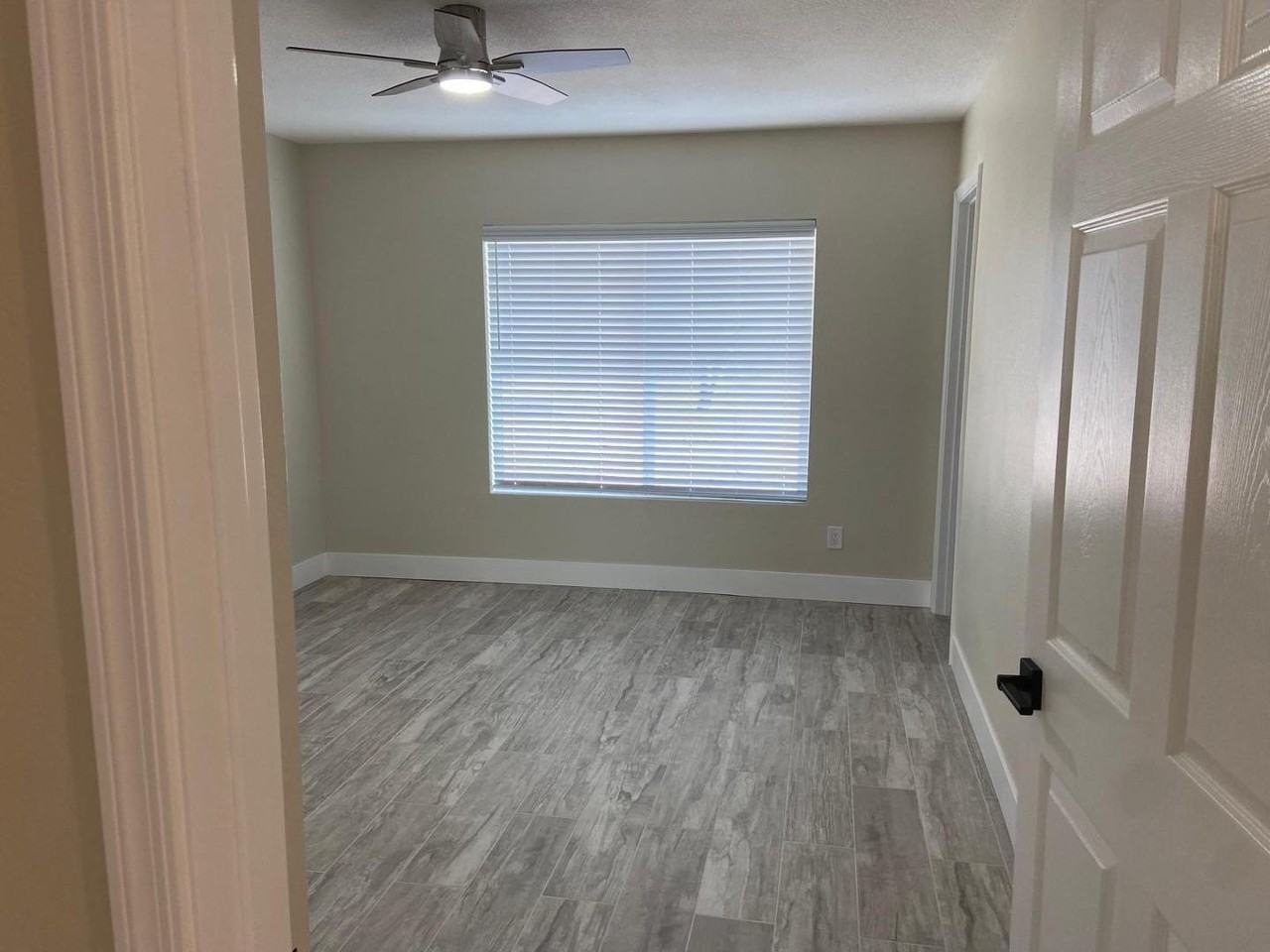 9351 W Caron Dr - Photo 4 of 8