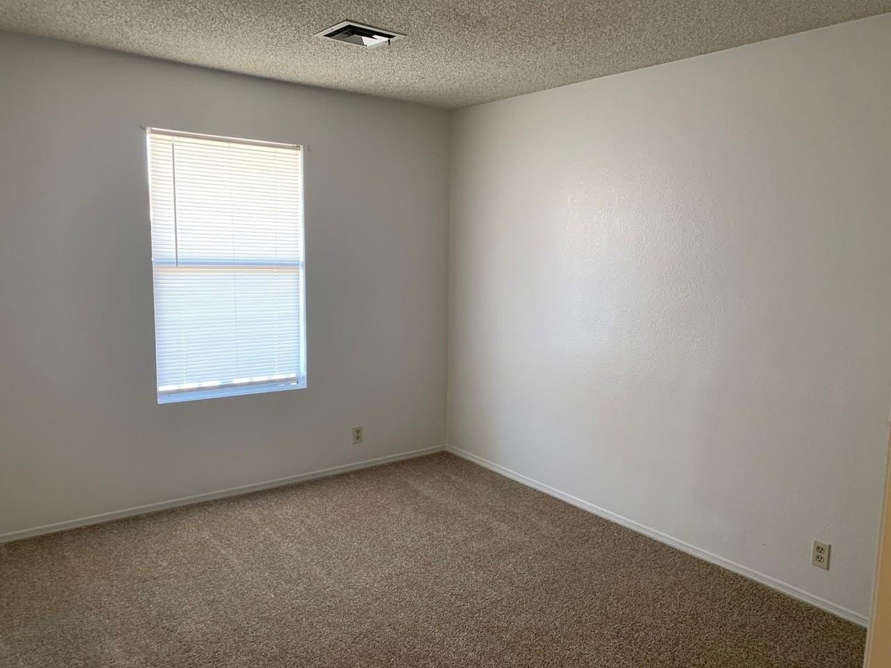 8135 W Krall St - Photo 4 of 21