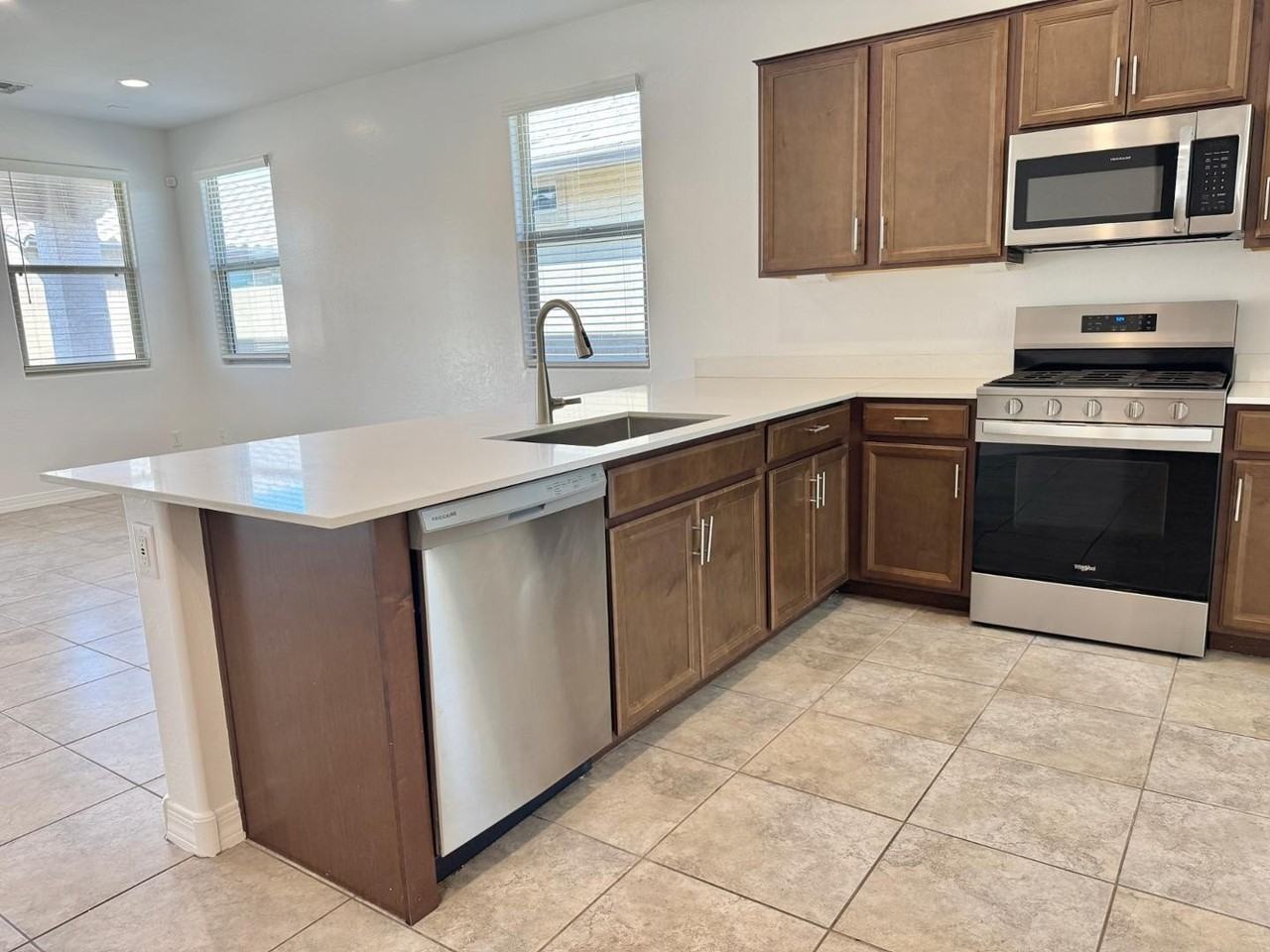 9006 W Rancho Dr - Photo 5 of 28