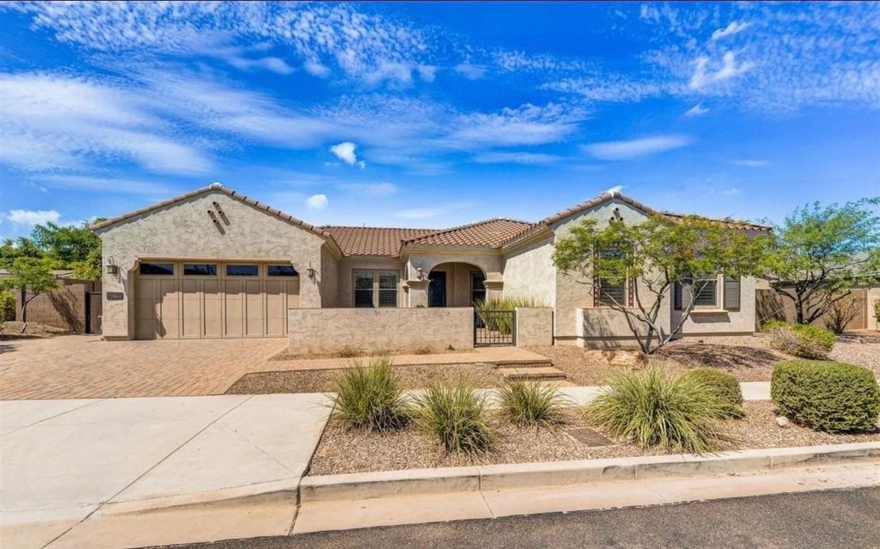 7904 S 29th Pl - Photo 2 of 17