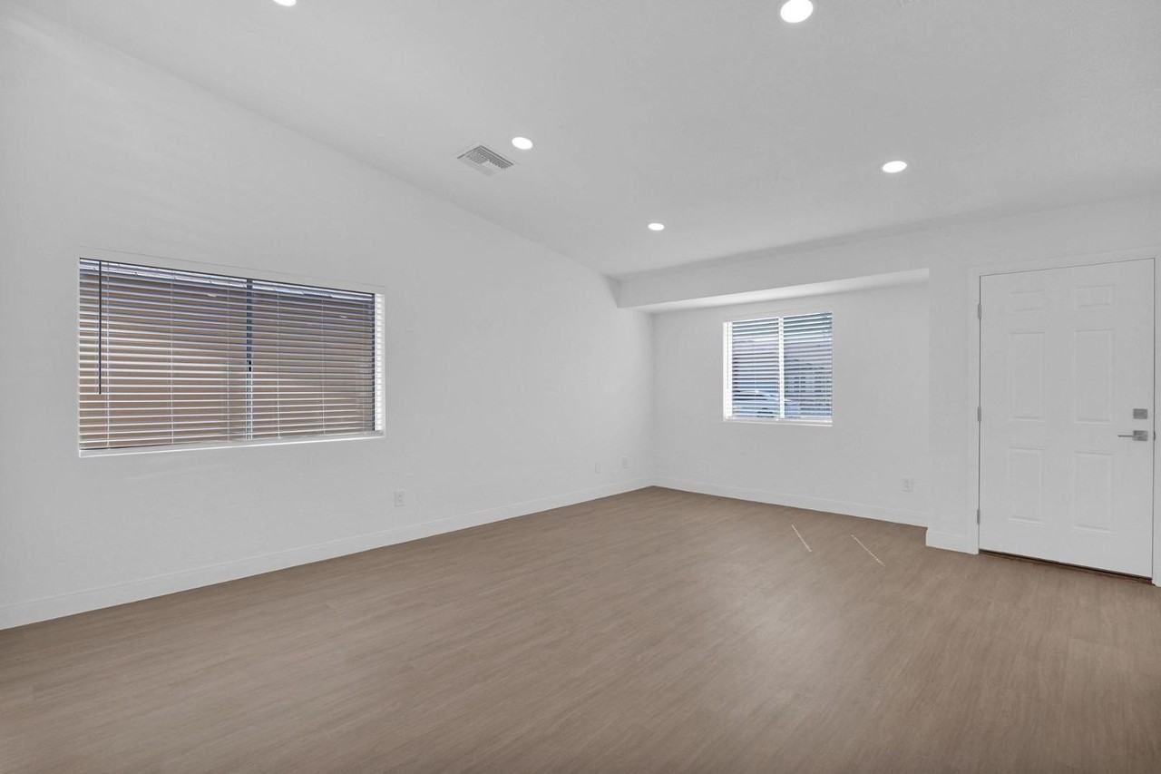 6825 N 81st Ln - Photo 3 of 45