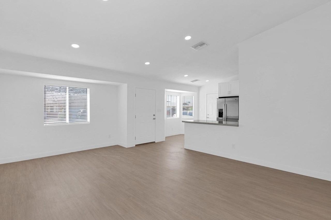 6825 N 81st Ln - Photo 4 of 45