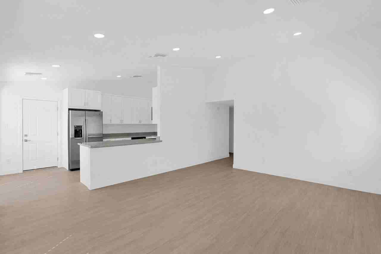 6825 N 81st Ln - Photo 5 of 45