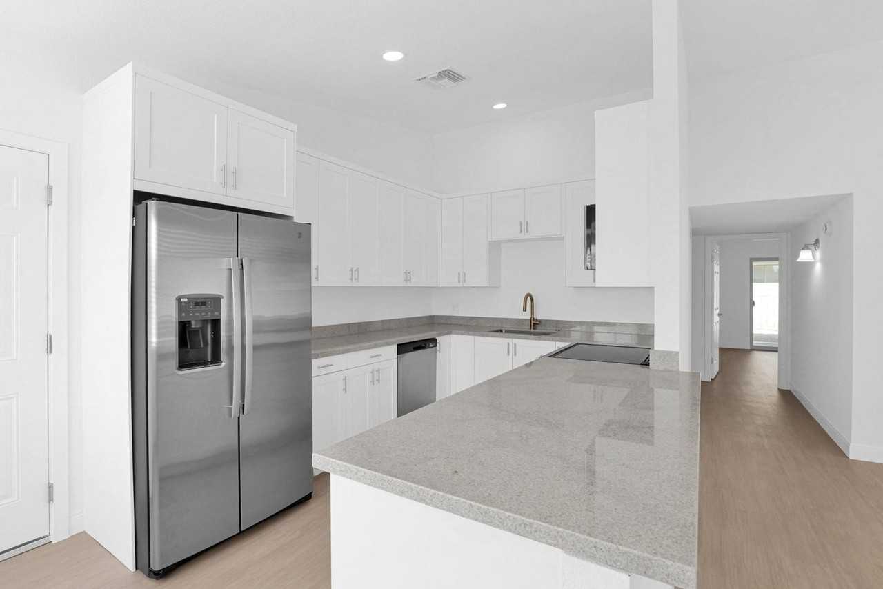 6825 N 81st Ln - Photo 7 of 45