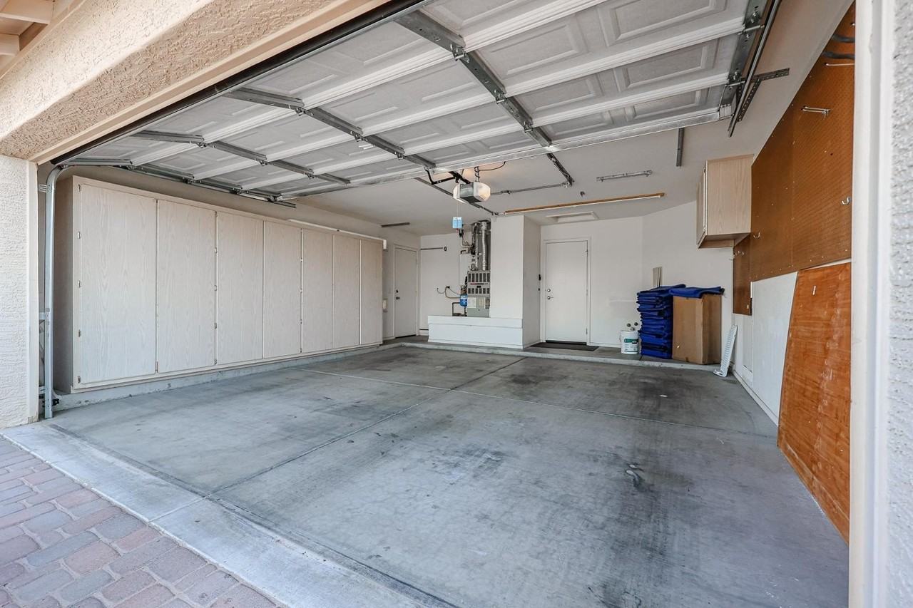 3081 N 148th Ave - Photo 3 of 40