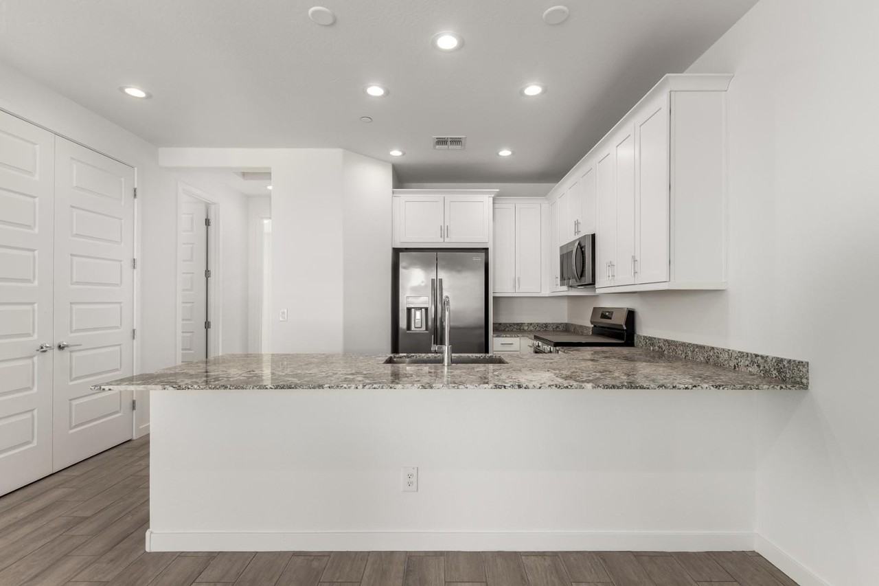 4054 E Amoroso Dr - Photo 6 of 34