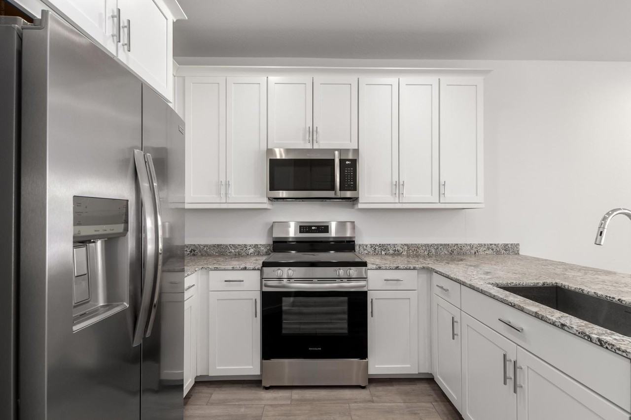 4054 E Amoroso Dr - Photo 7 of 34