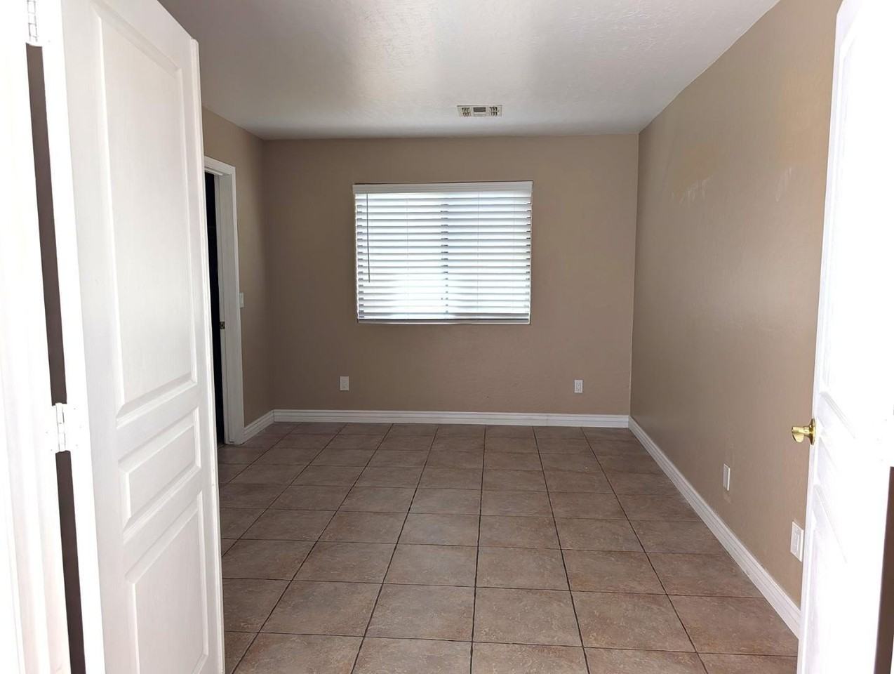 4226 N 92nd Ln - Photo 5 of 13