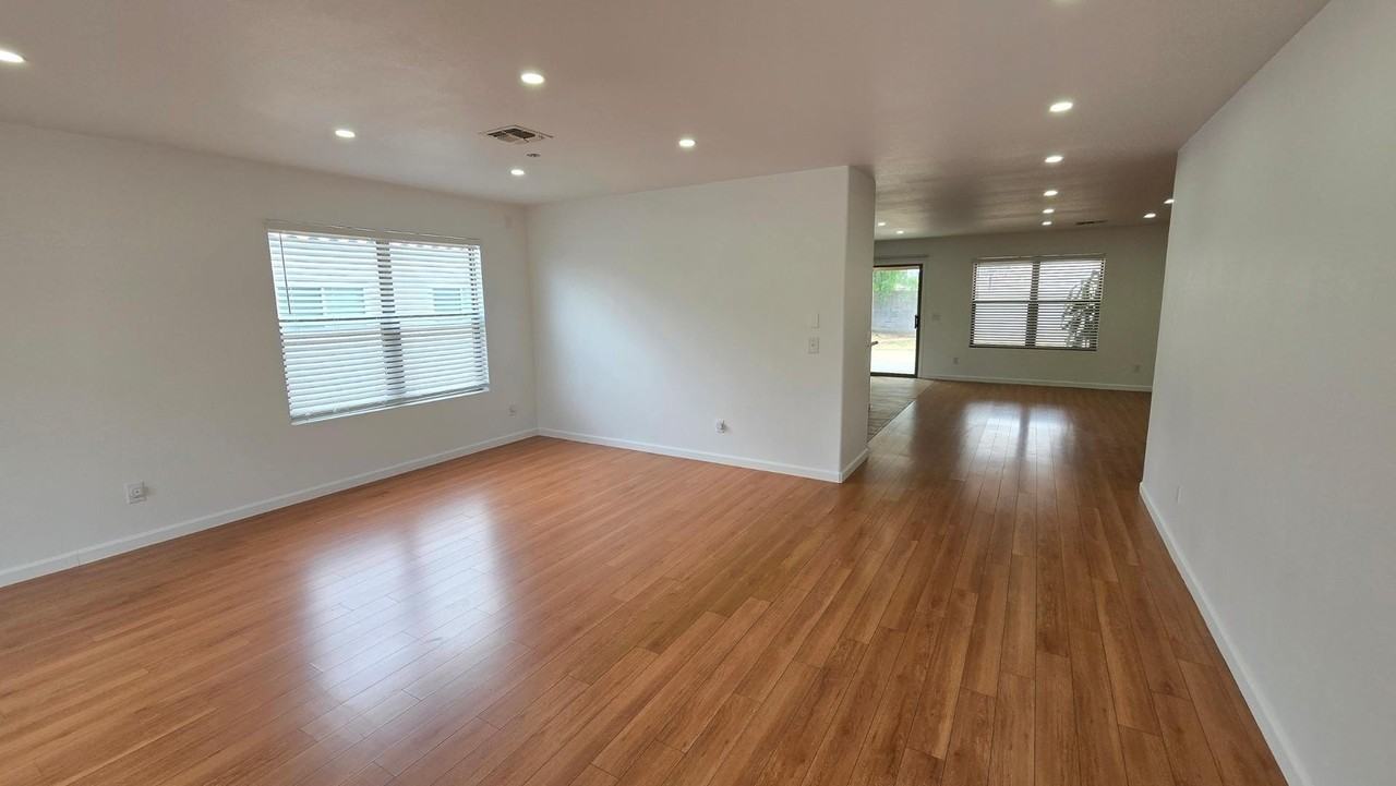 15537 W Gelding Dr - Photo 5 of 32