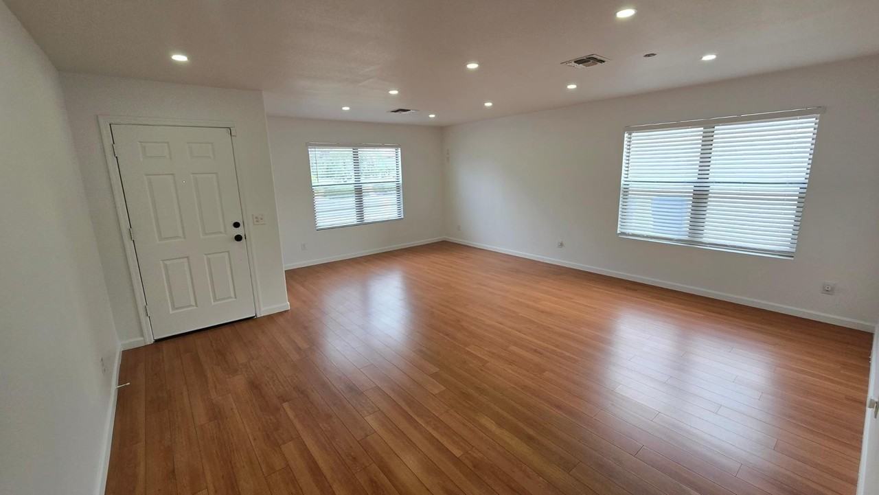 15537 W Gelding Dr - Photo 6 of 32