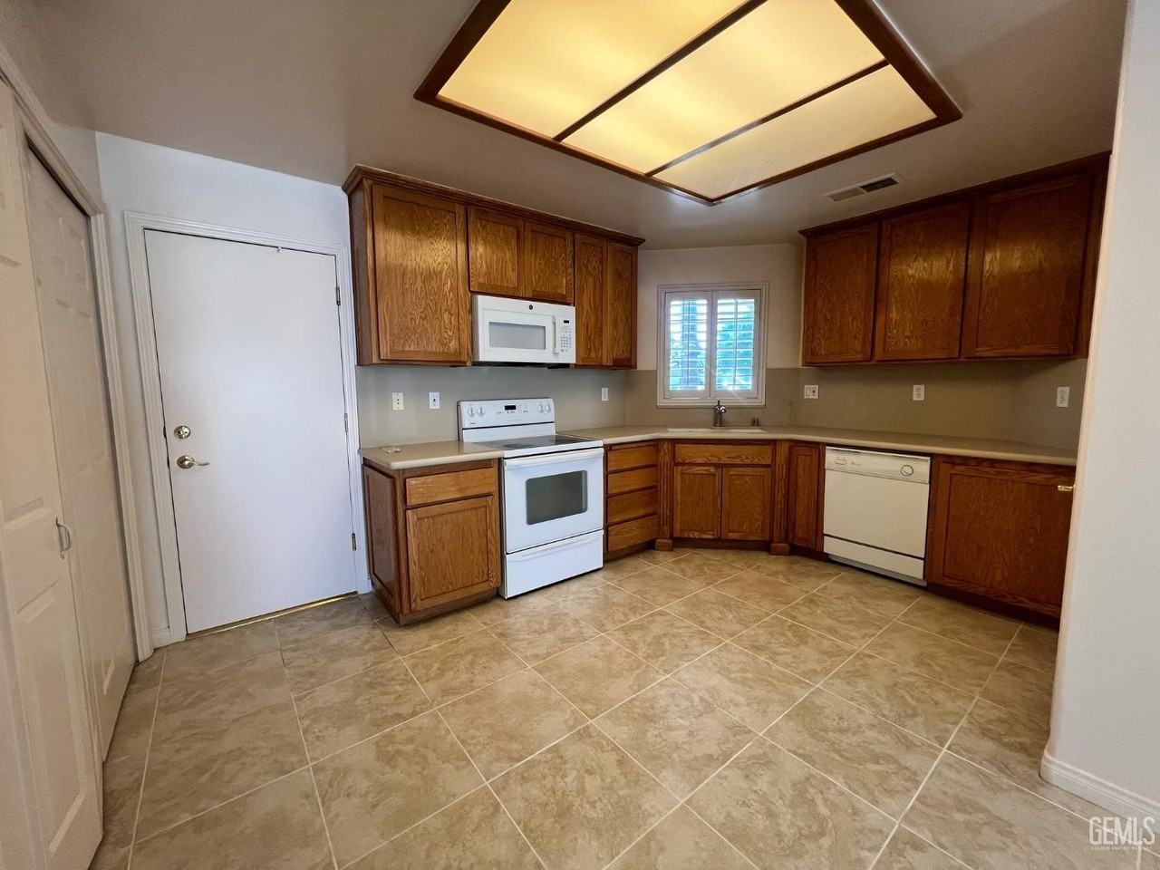 9908 Pavilion Dr - Photo 6 of 14