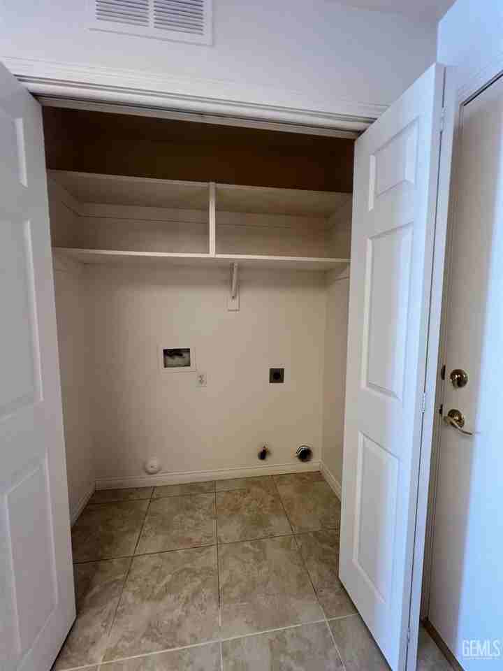 9908 Pavilion Dr - Photo 7 of 14