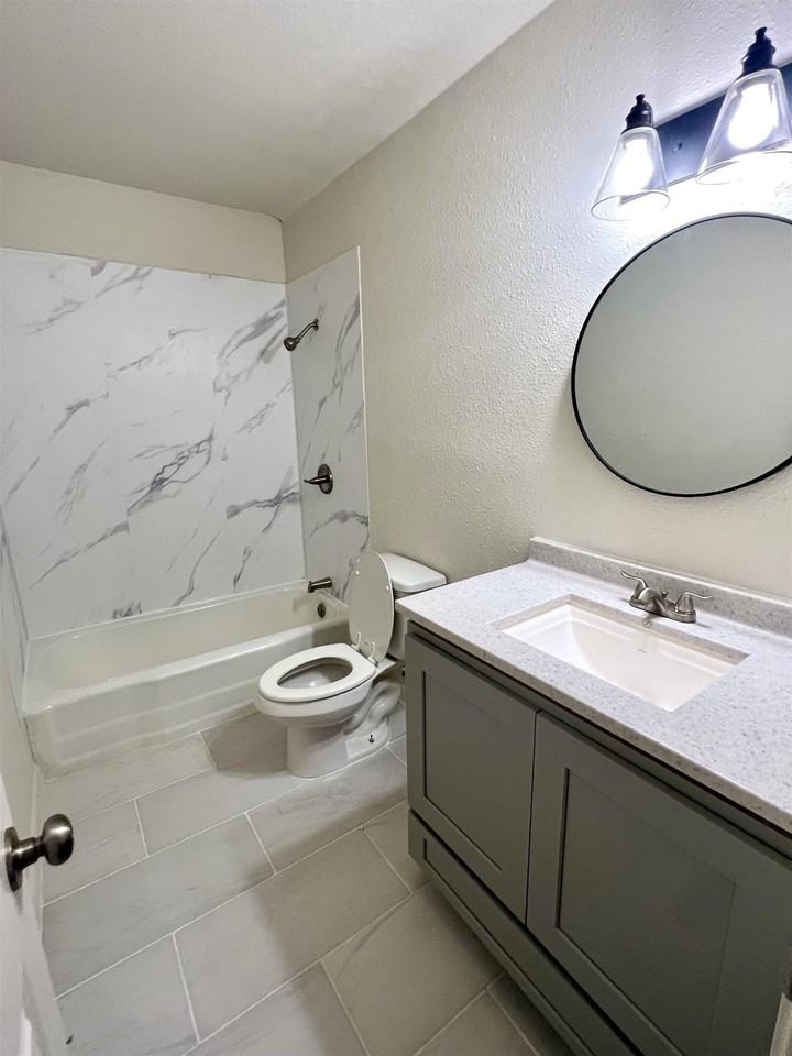 265 W Hartel St - Photo 2 of 7