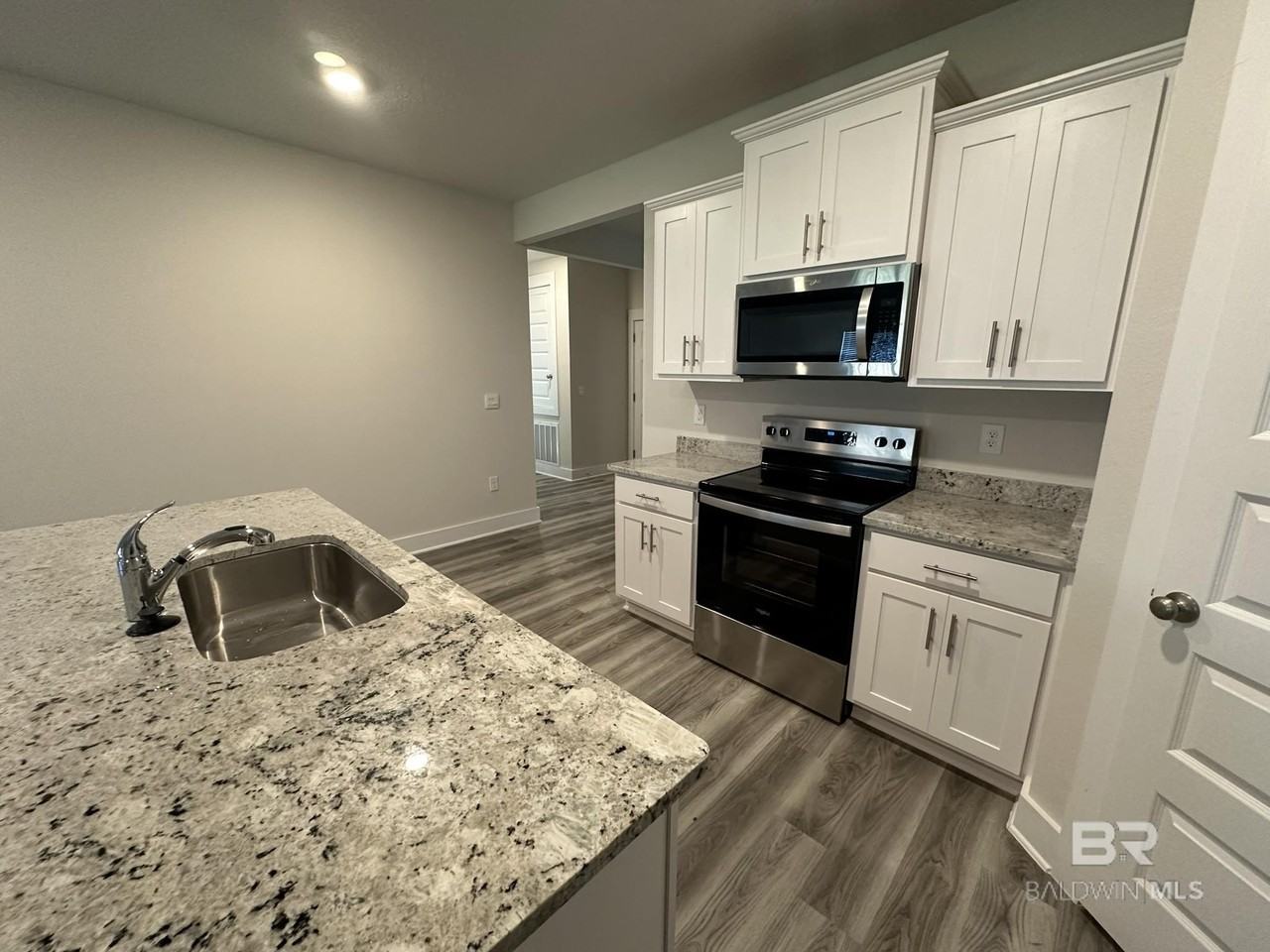 219 Hudson Loop - Photo 5 of 21