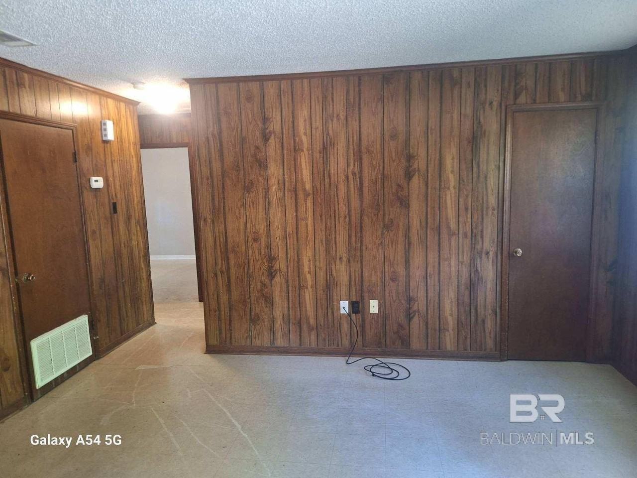 2207 Wolf Ridge Rd #B - Photo 3 of 5